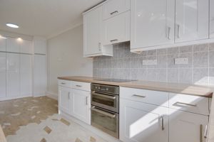 Kitchen/Breakfast Room- click for photo gallery